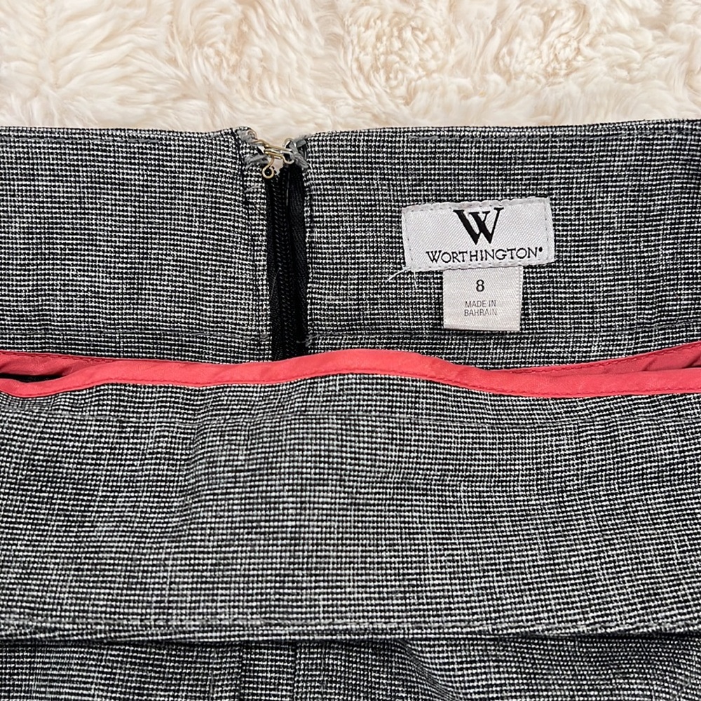 Worthington grey pencil skirt. Size 8 - Picture 2 of 3